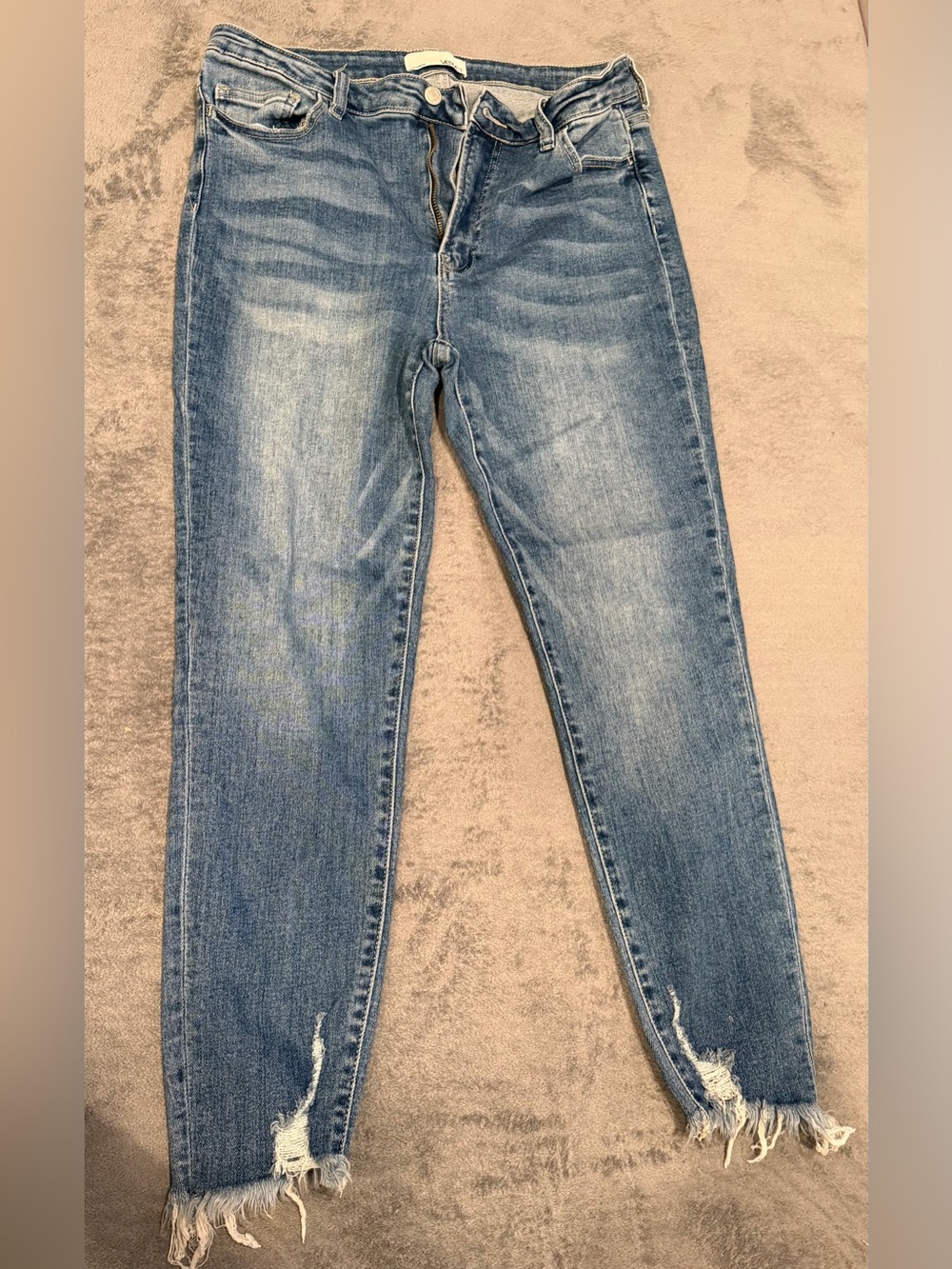 Vervet Women’s Light Blue Distressed Skinny Jeans